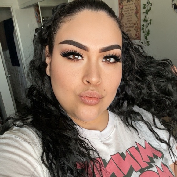 Profile Picture of Madeline Clune (@madeline_clune) on Poshmark