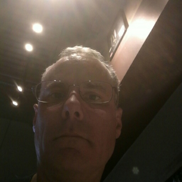 Profile Picture of Michael Andrews (@michaeldavid50) on Poshmark