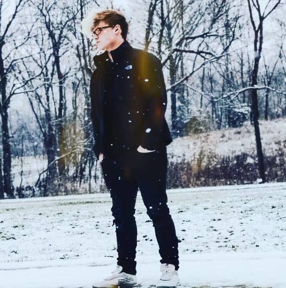 Profile Picture of Josh Heck (@joshheck22) on Poshmark