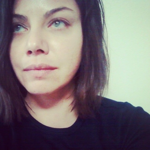 Profile Picture of Tahitia Smeaton (@tsmea) on Poshmark