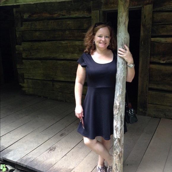 Profile Picture of Leann Swetmon (@turbonurse68) on Poshmark