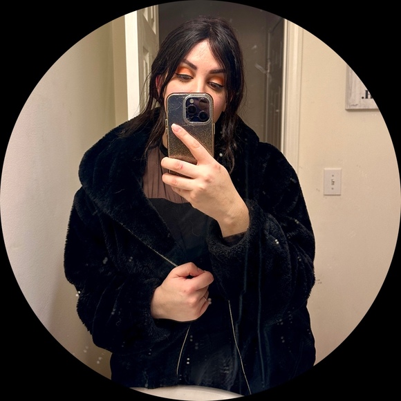 Profile Picture of Lea Morrow (@l_morrow90) on Poshmark