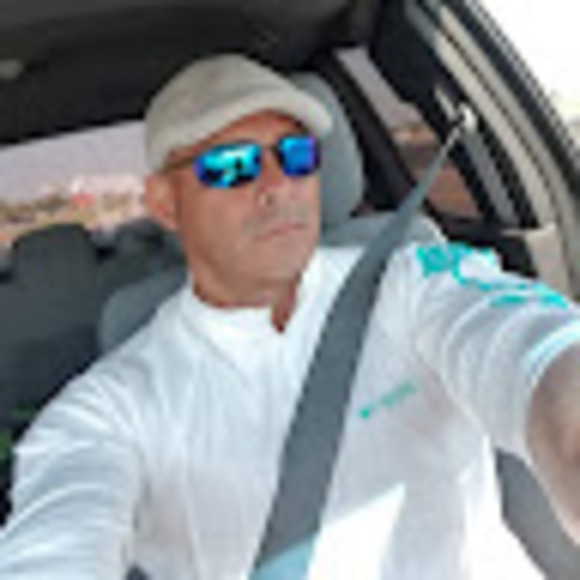 Profile Picture of Marcus Hoehne (@marcushoehne) on Poshmark