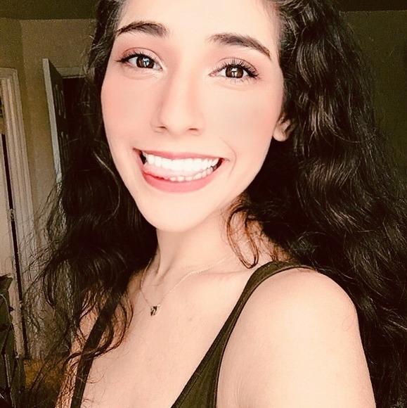 Profile Picture of Jacqueline Gomez (@gomejacque) on Poshmark