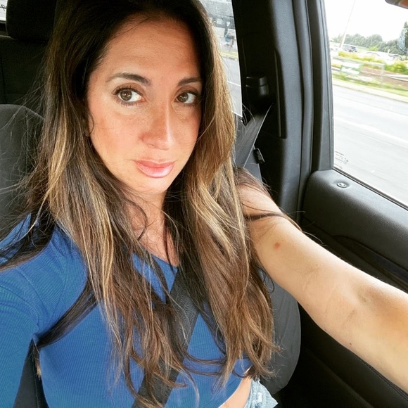 Profile Picture of Laura Pulieri (@nico1084) on Poshmark