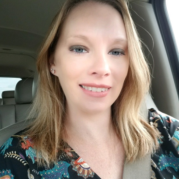 Profile Picture of Kelsey Strahl (@strahl55) on Poshmark