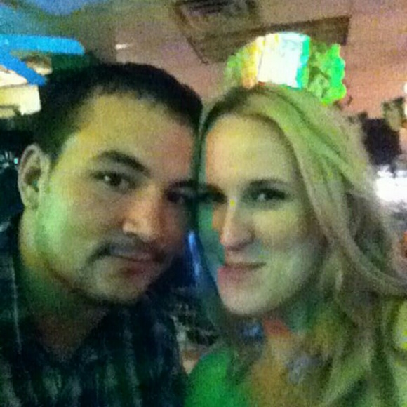 Profile Picture of Leanne Heller (@lheller320) on Poshmark