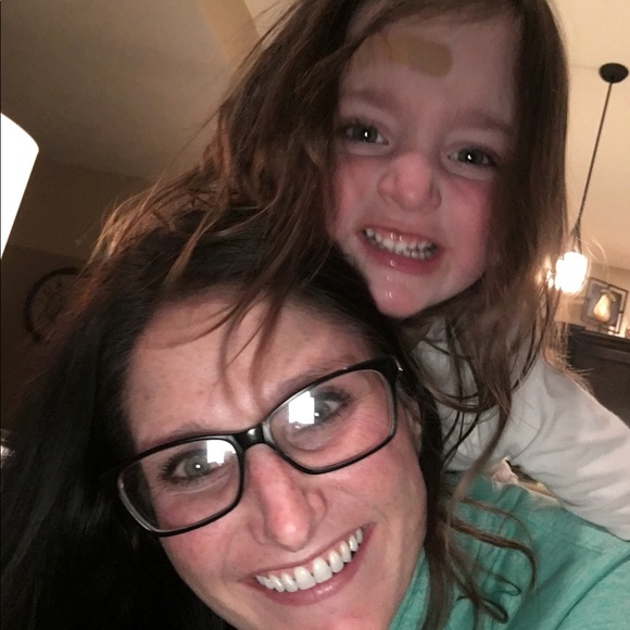 Profile Picture of Ashley Hartzheim (@hartzheim88) on Poshmark