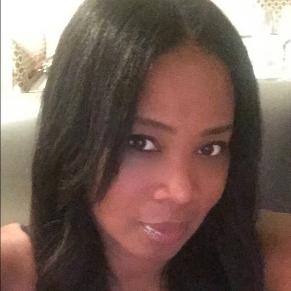 Profile Picture of Brenda Vertison (@bivertison) on Poshmark