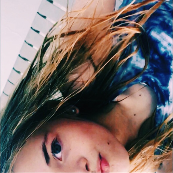 Profile Picture of Alanna Schneble (@alannarose_vsco) on Poshmark