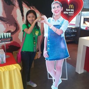 Profile Picture of Anne Platon (@anne_elizabeth5) on Twitter