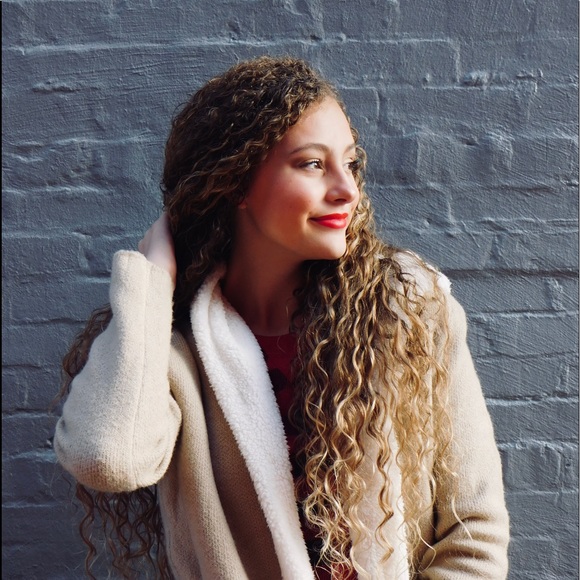 Profile Picture of Demi Serman (@dserm) on Poshmark