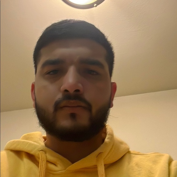 Profile Picture of Lavi Singh (@lavisingh827) on Poshmark