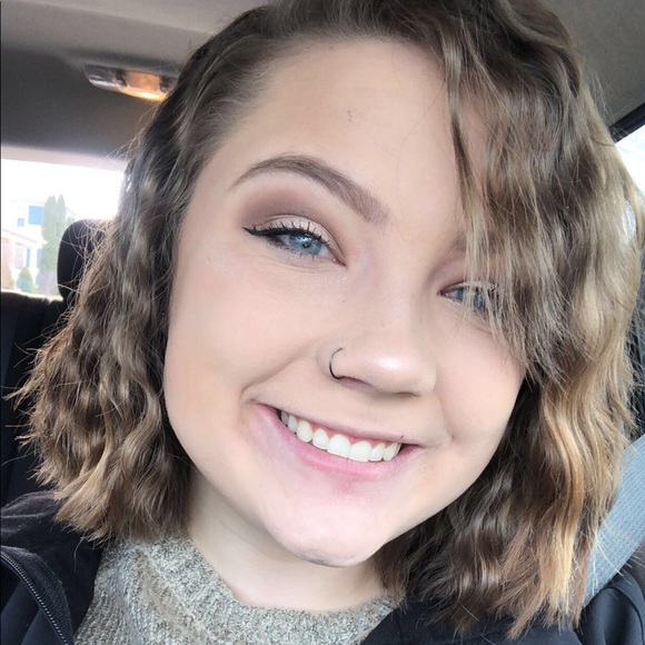 Profile Picture of Jenna Nefzger (@jnefzger4321) on Poshmark