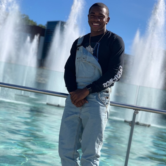 Profile Picture of Tyler Cross (@ty_supreme) on Poshmark