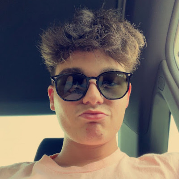 Profile Picture of Joey Griffee (@joeygriffee) on Poshmark