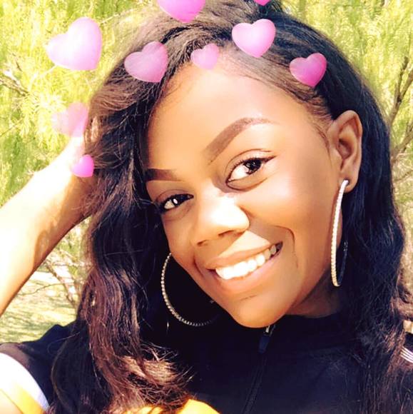 Profile Picture of Monique Hebert (@cherriale) on Poshmark