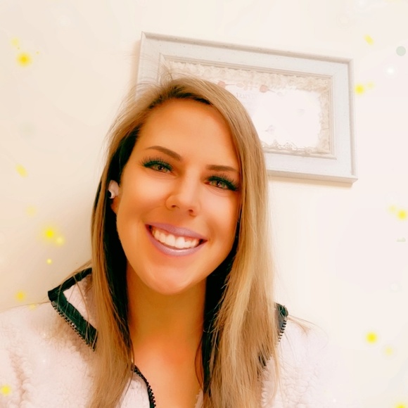 Profile Picture of Rachel Mayberger (@bohemianjaguar) on Poshmark