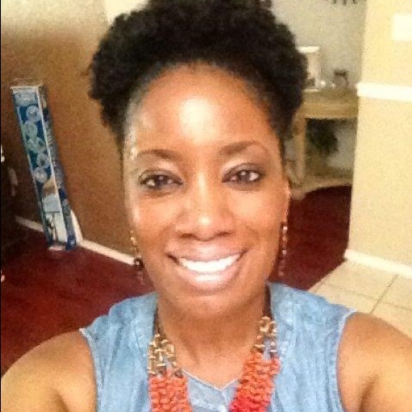 Profile Picture of Tanisia Revis (@tanburton321) on Poshmark