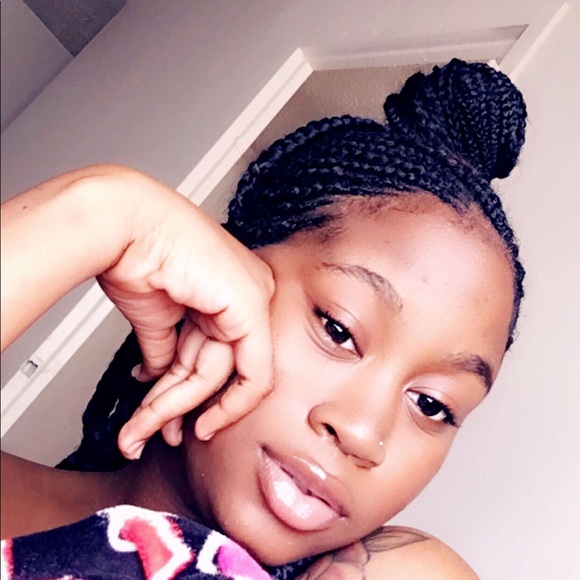 Ariana Nimons - Poshmark Profile Picture of Ariana Nimons (@nimoar001) on Poshmark