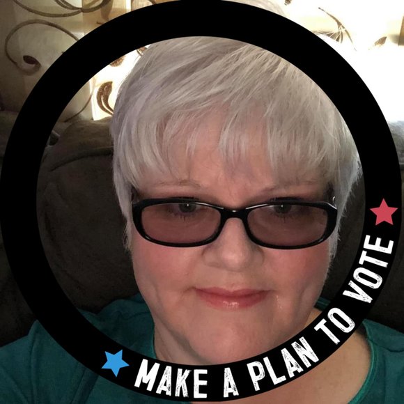 Profile Picture of Lori Arnold compton (@loribetharnoldc) on Poshmark