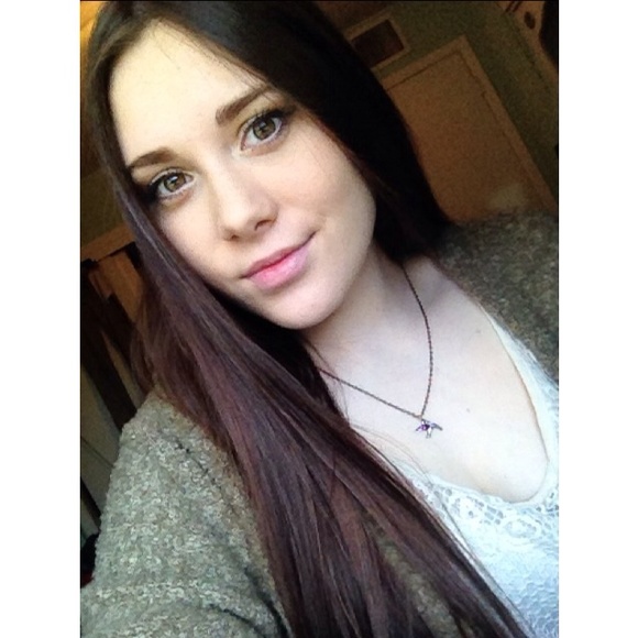 Profile Picture of Sabrina Foret (@sabrinaaa97) on Poshmark