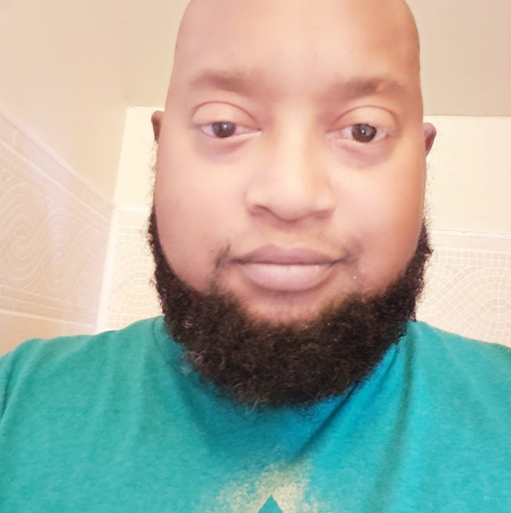 Profile Picture of Michael Pickens (@moneymikeeee) on Poshmark