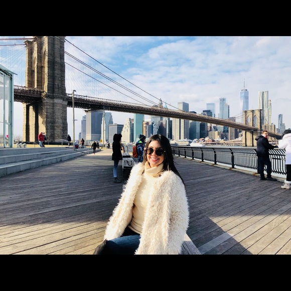 Profile Picture of Ivelisse Burgos (@iveburgos) on Poshmark