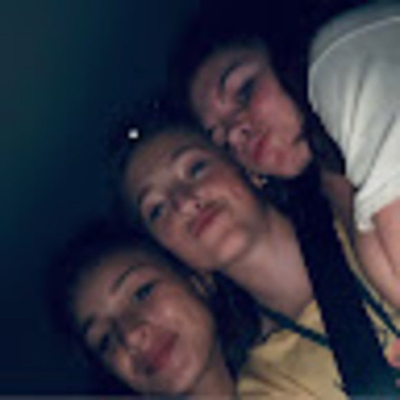 Profile Picture of Emma Mccully (@emmamccully) on Poshmark