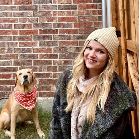 Profile Picture of Maggie Simcox (@msimrooo) on Poshmark