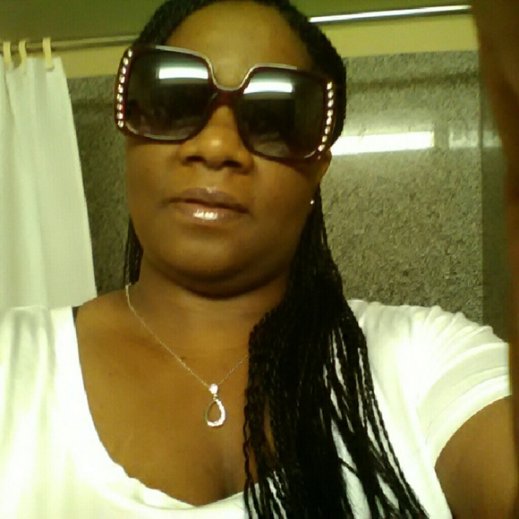 Profile Picture of Tamira Henderson (@tamira76) on Poshmark