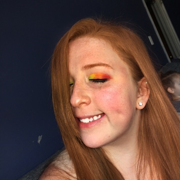 Profile Picture of Samantha Bourne (@sammy3101) on Poshmark