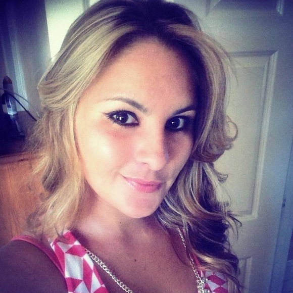 Profile Picture of Janeth Felix (@janethtrrz) on Poshmark