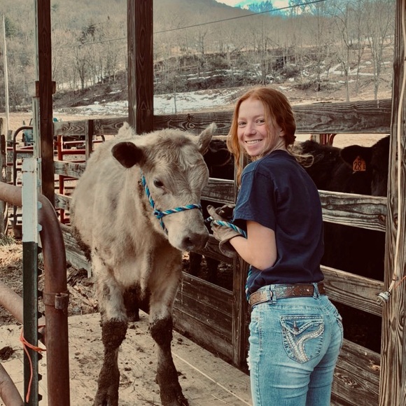 Profile Picture of Trina Mallow (@tdmallow) on Poshmark