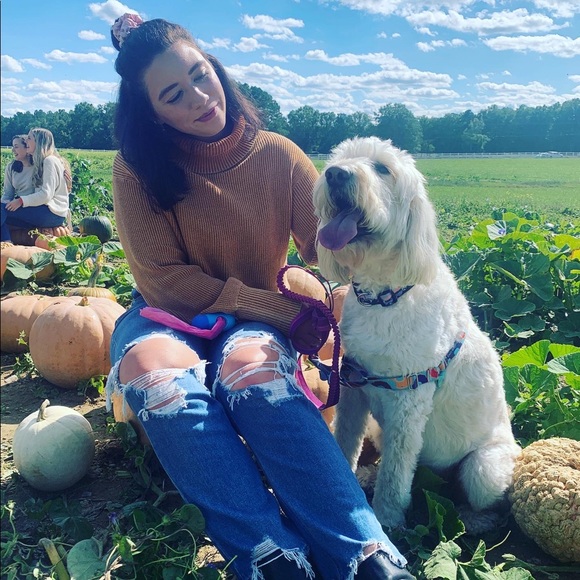 Profile Picture of Cassidy Bowling (@cassy1998) on Poshmark