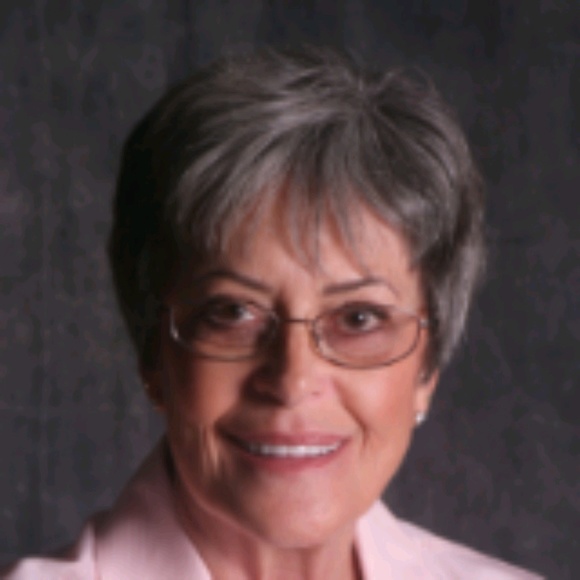 Profile Picture of Jill Svee (@lynnsfave) on Poshmark