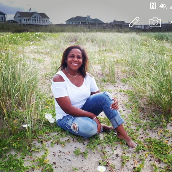 Profile Picture of Marlo Thompson (@momalucy42) on Poshmark