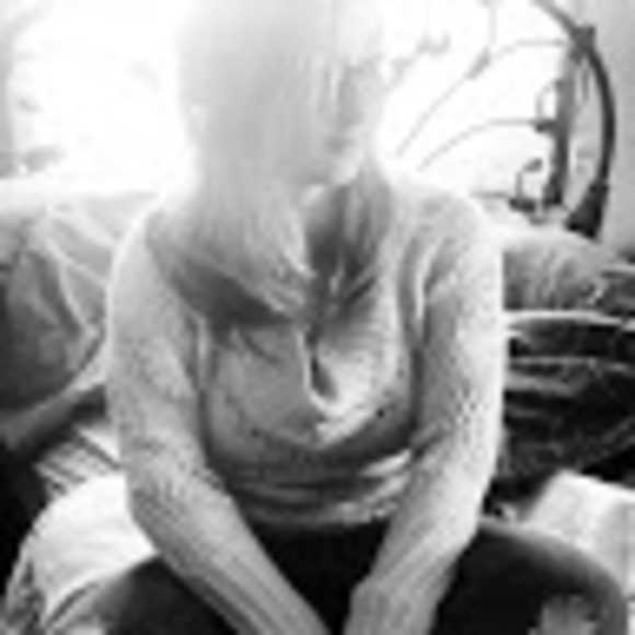 Profile Picture of Shannan Denlinger (@shannan_d) on Poshmark