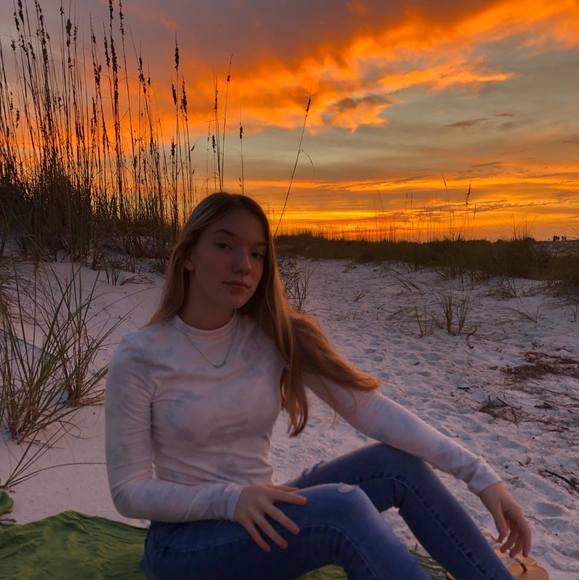Profile Picture of Savannah Dillahay (@jdwave) on Poshmark