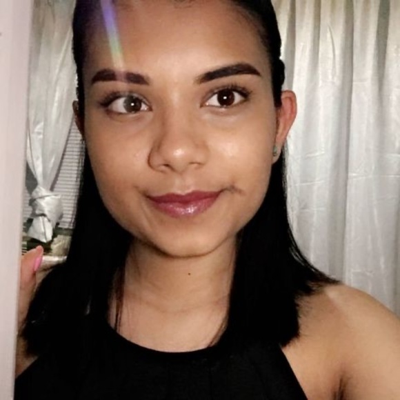 Profile Picture of Deveka Puran (@devekapuran) on Poshmark