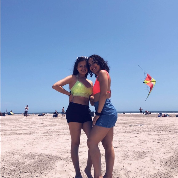 Profile Picture of Brittney Chaparro (@b_chaparro) on Poshmark