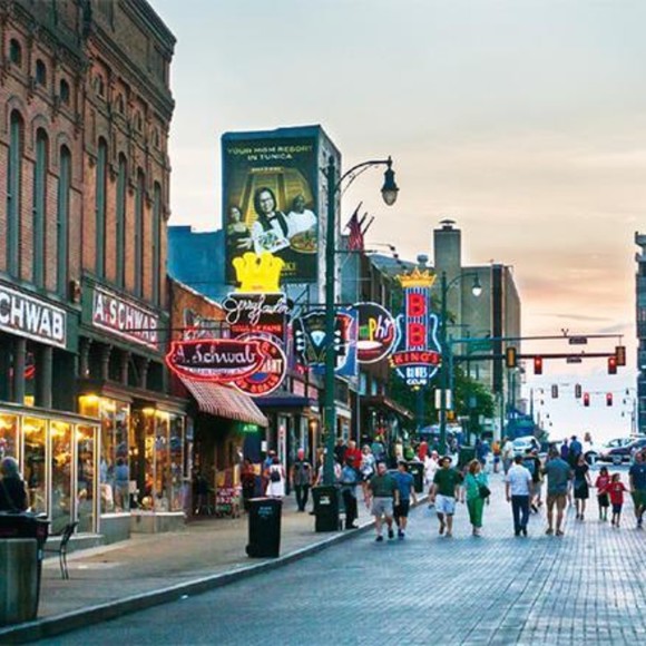 Profile Picture of Tamika Grant (@zhillary27) on Poshmark