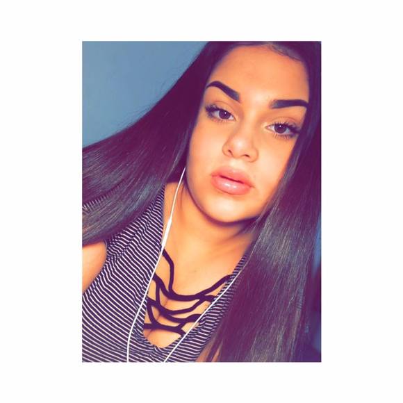 Profile Picture of Stella Ticali (@stelladoe) on Poshmark