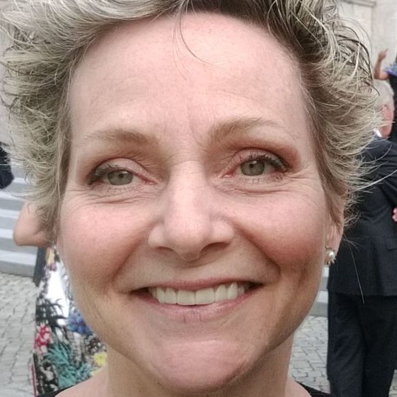 Profile Picture of Catherine Scholl (@pollywoghill) on Poshmark