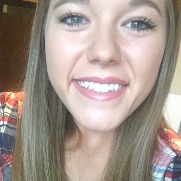 Profile Photo of Hailey Hamann (@haileymh20) on Poshmark