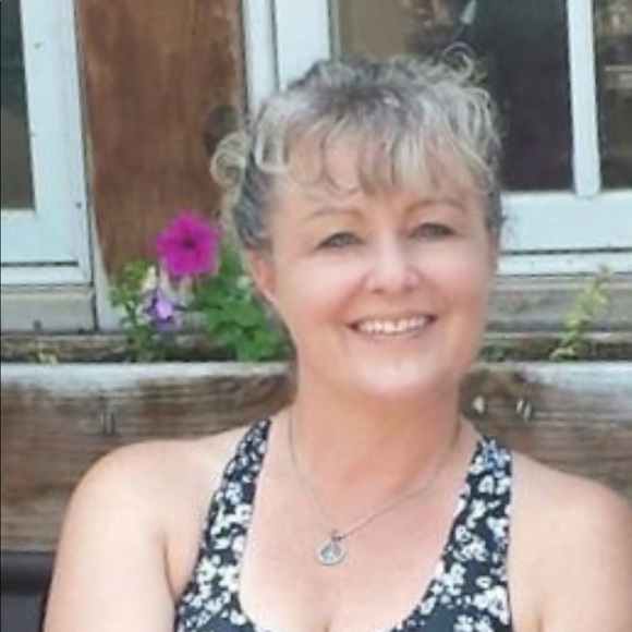 Profile Picture of Susie Kennison (@susanna444) on Poshmark