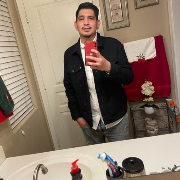 Profile Picture of Luis Hirata (@luishirata) on Poshmark