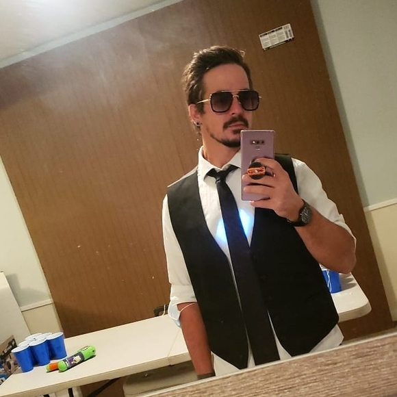 Profile Picture of Chris Carrington (@yupp1tschr1s) on Poshmark
