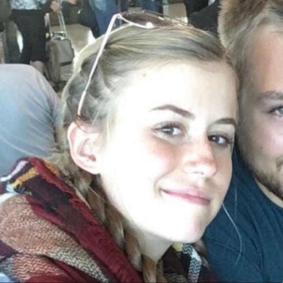 Profile Picture of Taylor Icenhower (@tayloricenhower) on Poshmark