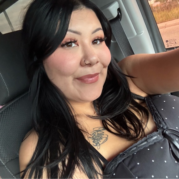 Samantha Vienup - Poshmark Profile Picture of Samantha Vienup (@samanthavienup) on Poshmark